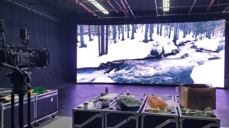 Cong-nghe-xr-va-led-display-hien-dai-hoa-nganh-cong-nghiep-man-hinh-led-va-quang-cao